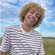 Joven Profesor de Inglés con Experiencia Internacional y Competencias en informática